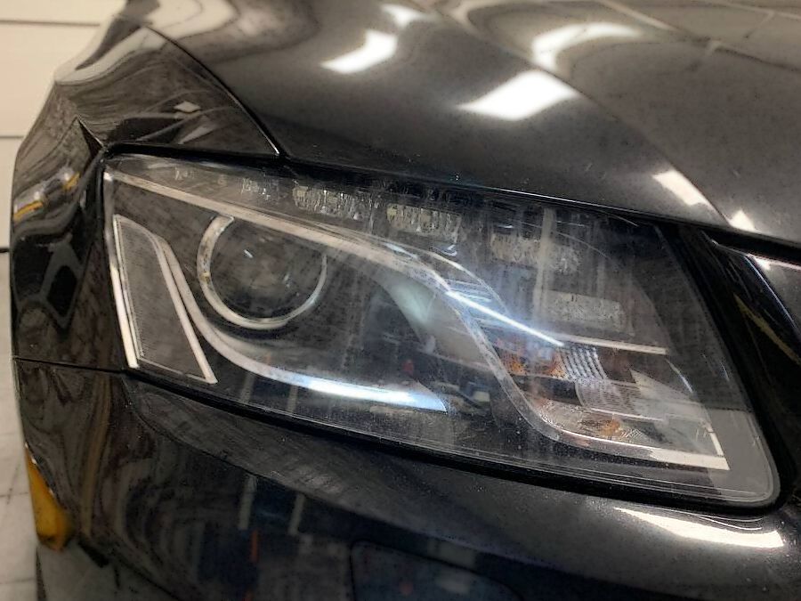 Audi Q5: Замена стекл фар