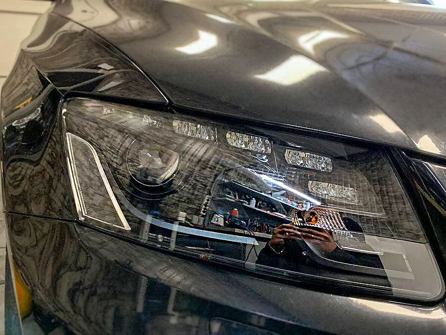 Audi Q5: Замена стекл фар