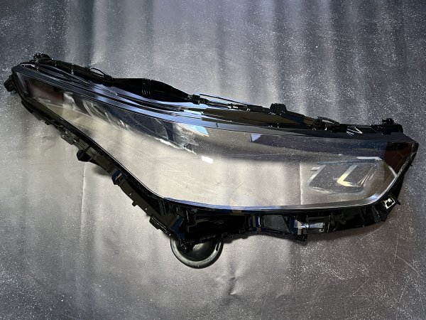 Скло фари для TOYOTA Highlander (2020-2024) праве