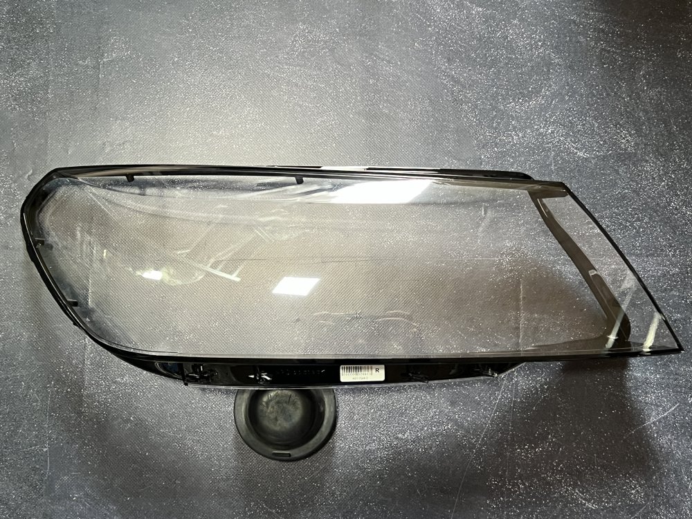 Скло фари для VOLKSWAGEN Touareg (2014-2018) праве