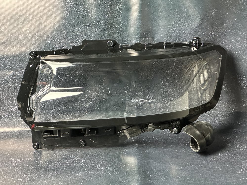Скло фари для TOYOTA LAND CRUISER J300 (2021-2023) ліве