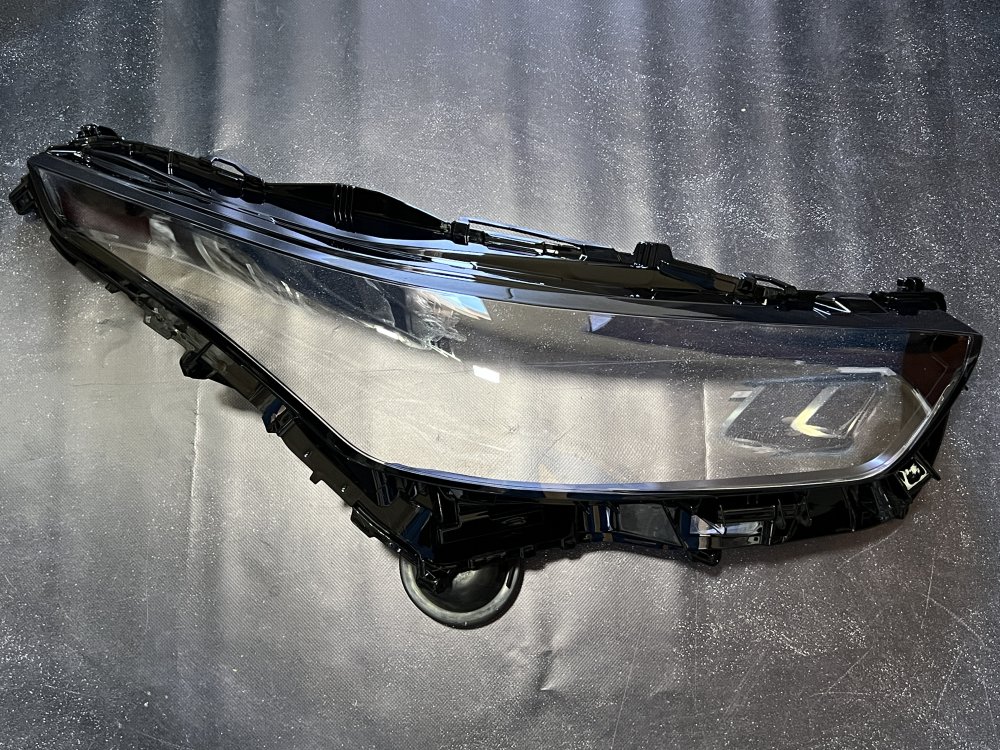 Скло фари для TOYOTA Highlander (2020-2024) праве